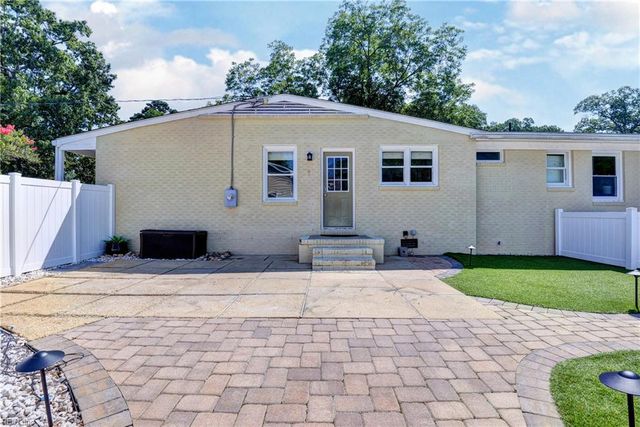 43 Robinson DR, Newport News, VA 23601