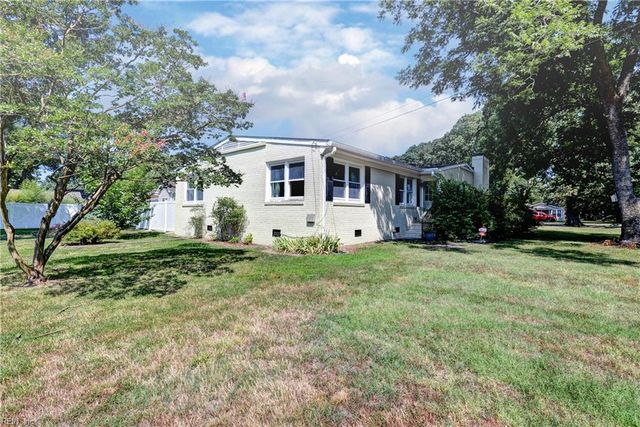 43 Robinson DR, Newport News, VA 23601