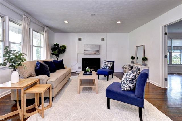 43 Robinson DR, Newport News, VA 23601
