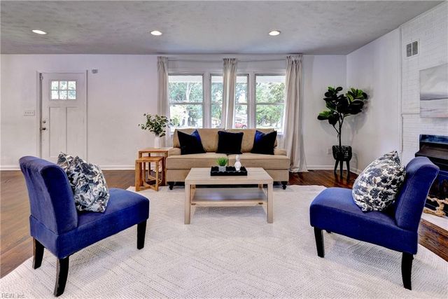 43 Robinson DR, Newport News, VA 23601