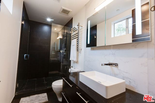 12148 Travis Street, Los Angeles, CA 90049