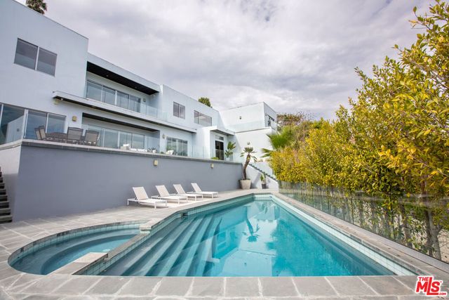 12148 Travis Street, Los Angeles, CA 90049