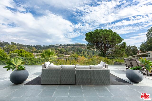 12148 Travis Street, Los Angeles, CA 90049