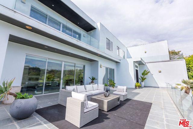 12148 Travis Street, Los Angeles, CA 90049