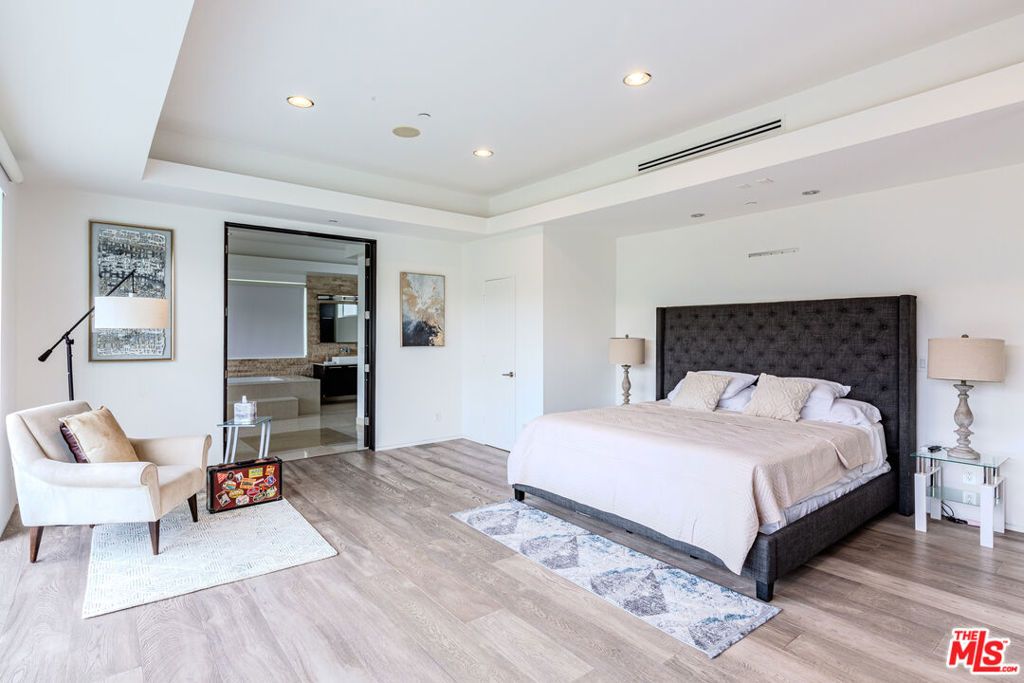 12148 Travis Street, Los Angeles, CA 90049