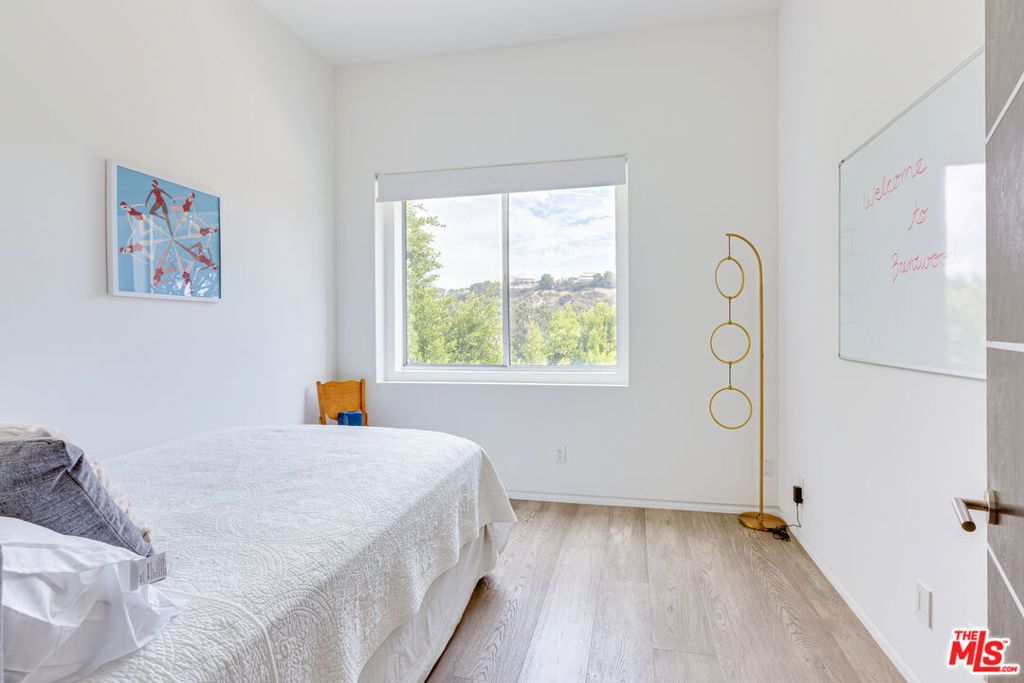 Image 13 of property listing at 12148 Travis Street, Los Angeles, CA 90049