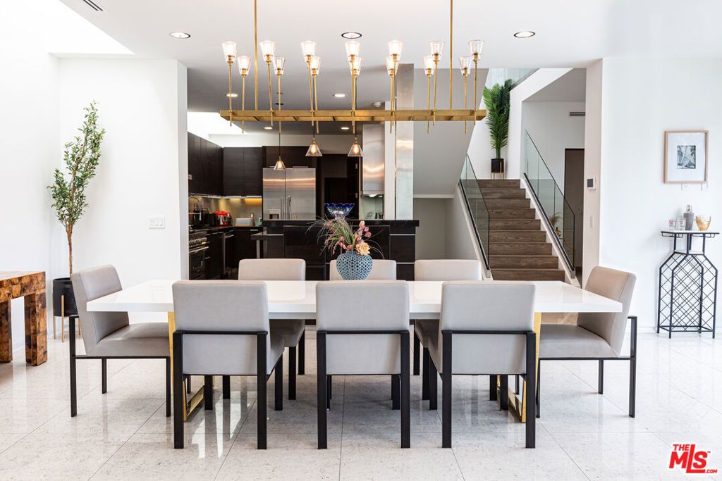 Image 8 of property listing at 12148 Travis Street, Los Angeles, CA 90049