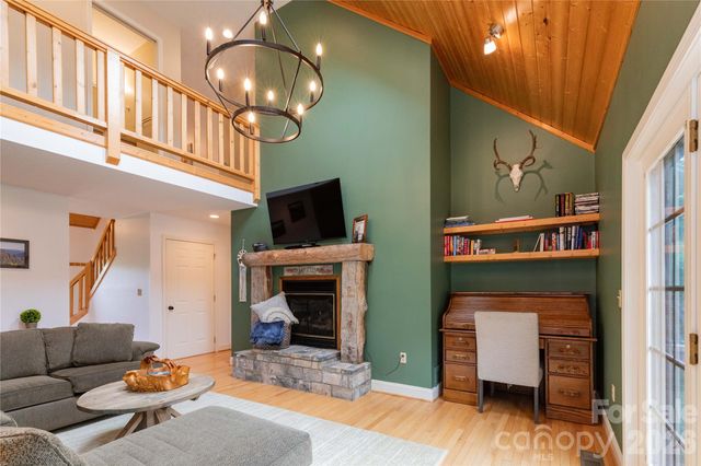 60 Rolling Lane, Maggie Valley, NC 28751