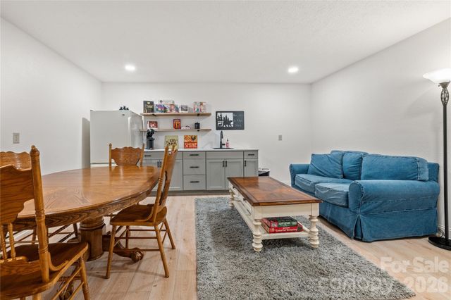 60 Rolling Lane, Maggie Valley, NC 28751
