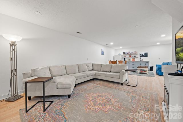 60 Rolling Lane, Maggie Valley, NC 28751
