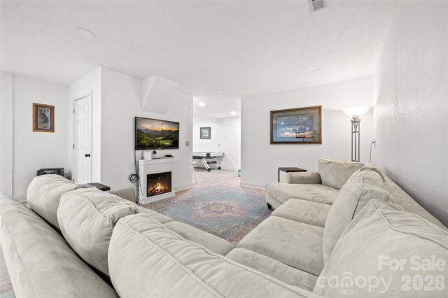 60 Rolling Lane, Maggie Valley, NC 28751