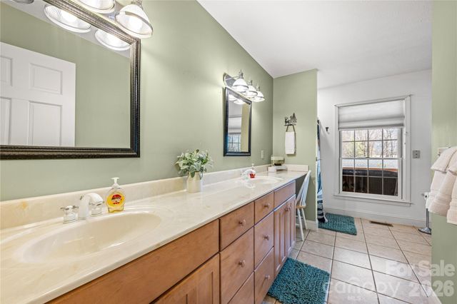 60 Rolling Lane, Maggie Valley, NC 28751