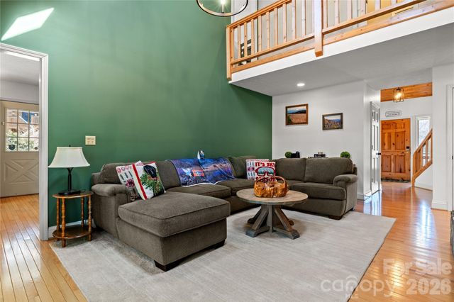 60 Rolling Lane, Maggie Valley, NC 28751