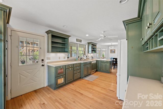 60 Rolling Lane, Maggie Valley, NC 28751