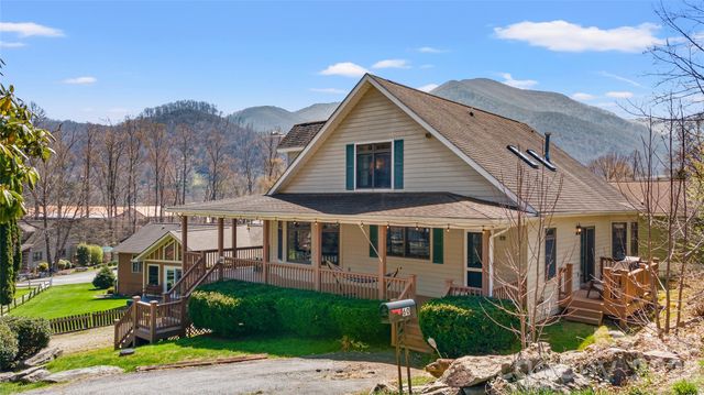 60 Rolling Lane, Maggie Valley, NC 28751