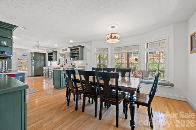 60 Rolling Lane, Maggie Valley, NC 28751