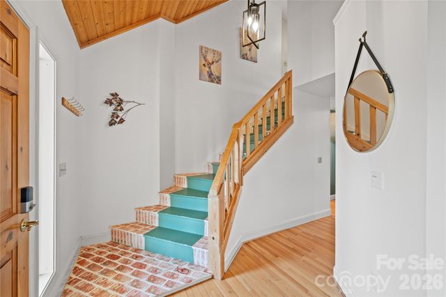 60 Rolling Lane, Maggie Valley, NC 28751