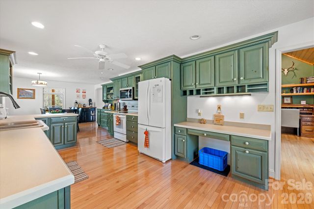60 Rolling Lane, Maggie Valley, NC 28751