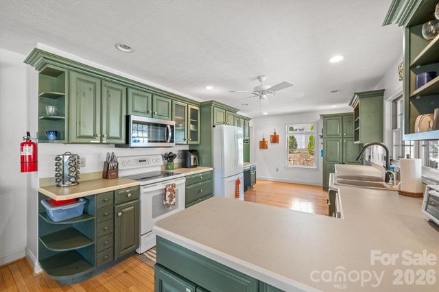 60 Rolling Lane, Maggie Valley, NC 28751