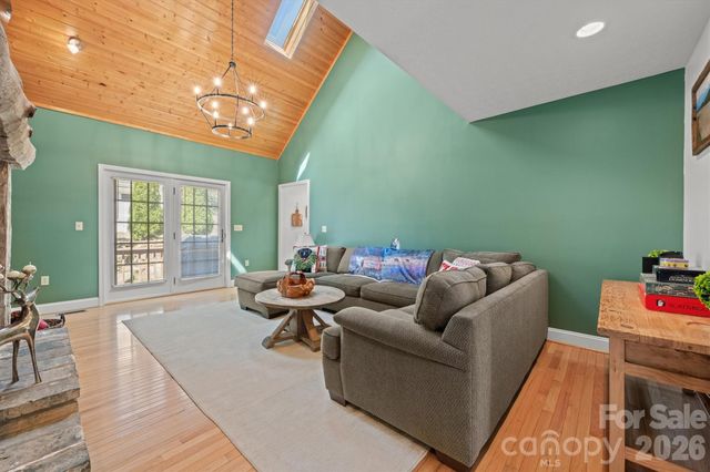 60 Rolling Lane, Maggie Valley, NC 28751