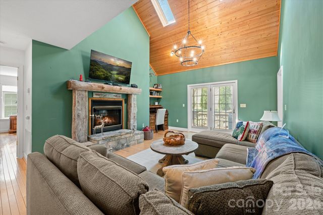 60 Rolling Lane, Maggie Valley, NC 28751