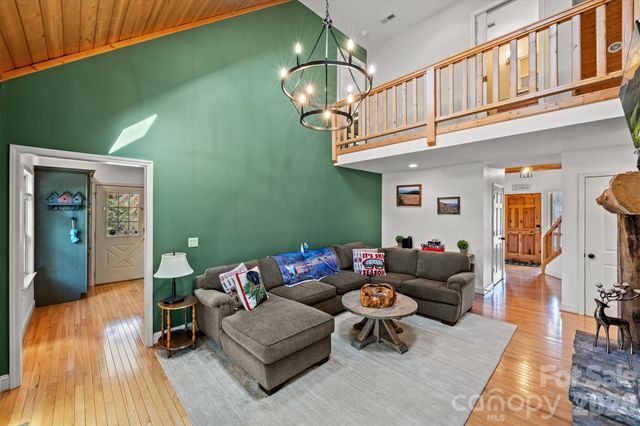 60 Rolling Lane, Maggie Valley, NC 28751