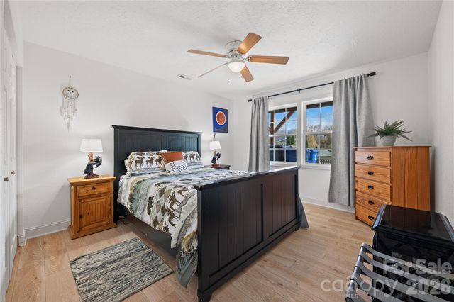 60 Rolling Lane, Maggie Valley, NC 28751