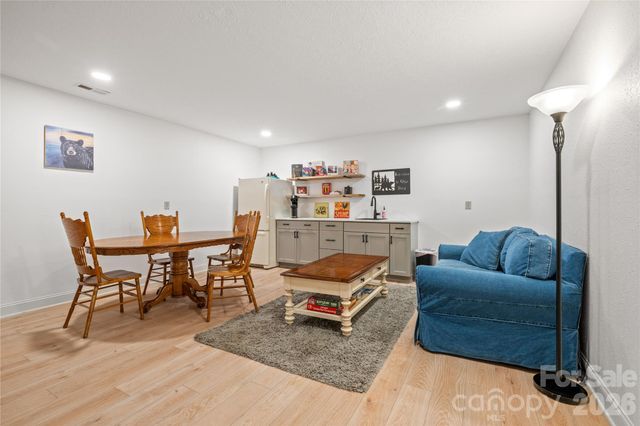 60 Rolling Lane, Maggie Valley, NC 28751