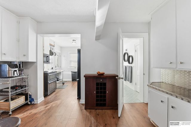 3052 S 43rd Street, Omaha, NE 68105