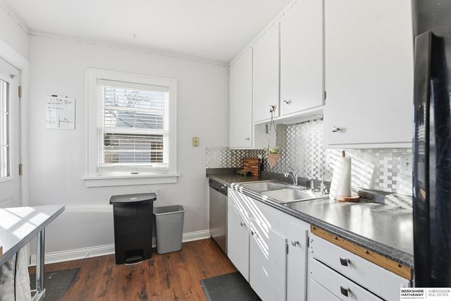 3052 S 43rd Street, Omaha, NE 68105