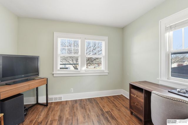 3052 S 43rd Street, Omaha, NE 68105