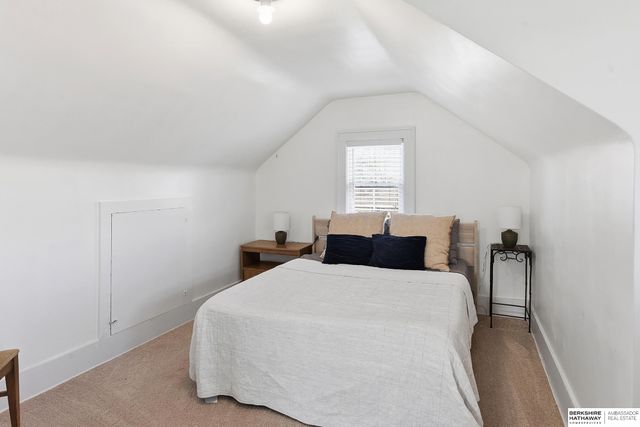 3052 S 43rd Street, Omaha, NE 68105