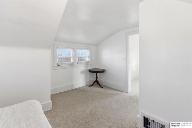 3052 S 43rd Street, Omaha, NE 68105