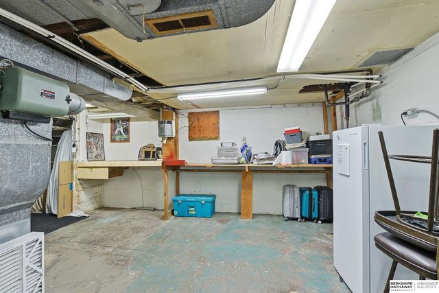 3052 S 43rd Street, Omaha, NE 68105