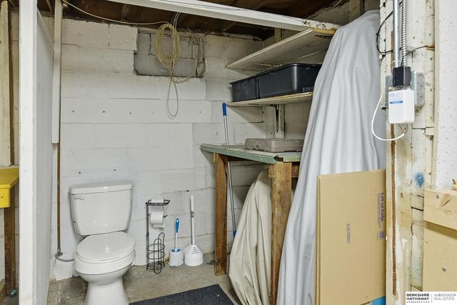 3052 S 43rd Street, Omaha, NE 68105