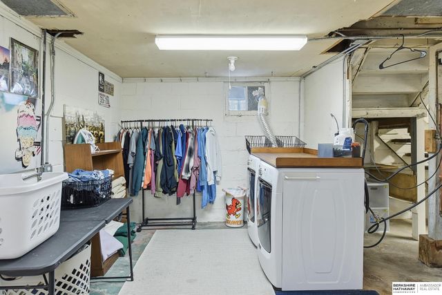 3052 S 43rd Street, Omaha, NE 68105