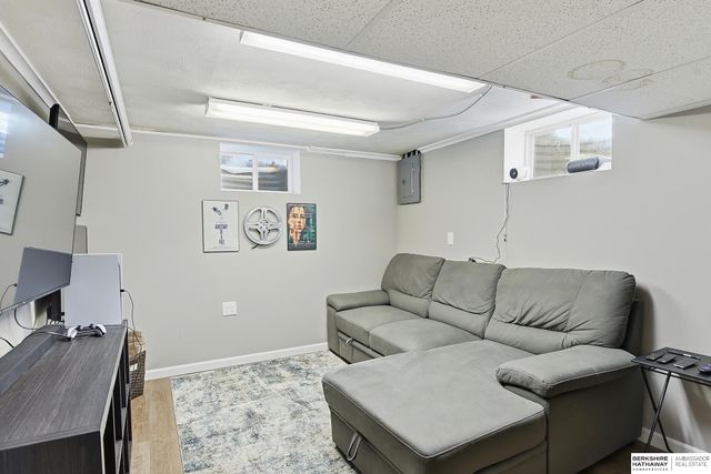 3052 S 43rd Street, Omaha, NE 68105