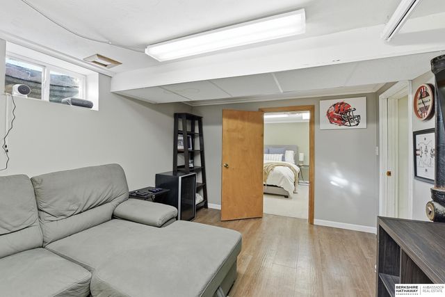 3052 S 43rd Street, Omaha, NE 68105