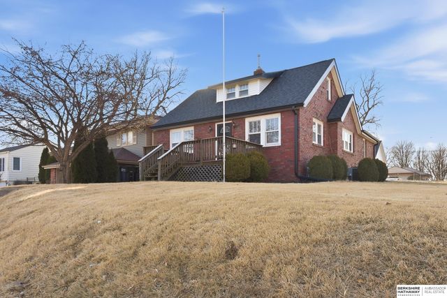 3052 S 43rd Street, Omaha, NE 68105