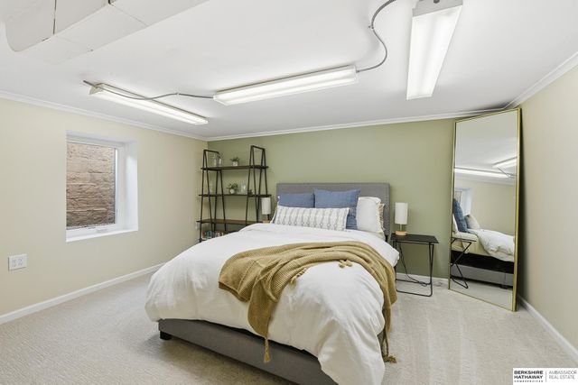 3052 S 43rd Street, Omaha, NE 68105