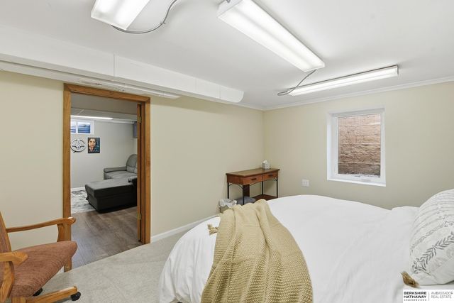 3052 S 43rd Street, Omaha, NE 68105