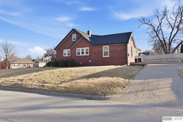 3052 S 43rd Street, Omaha, NE 68105
