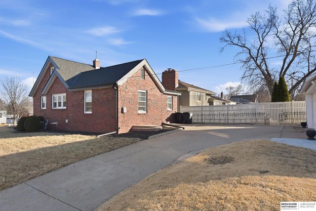 3052 S 43rd Street, Omaha, NE 68105
