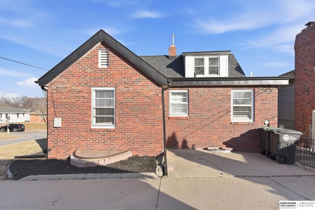 3052 S 43rd Street, Omaha, NE 68105