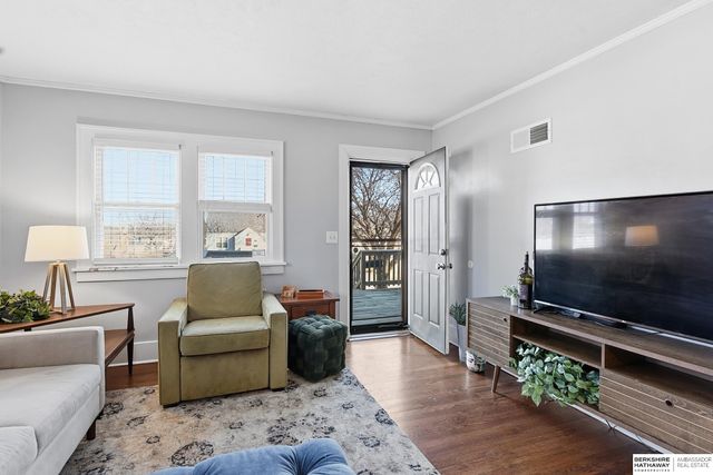 3052 S 43rd Street, Omaha, NE 68105