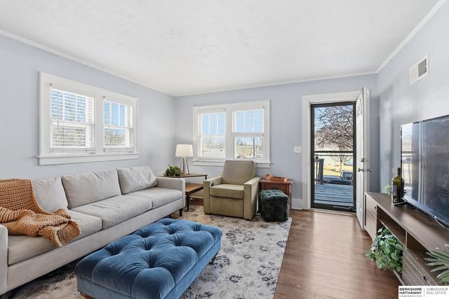 3052 S 43rd Street, Omaha, NE 68105