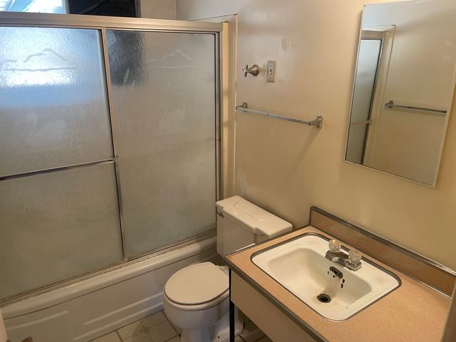 2616 W Iris Avenue, Visalia, CA 93277