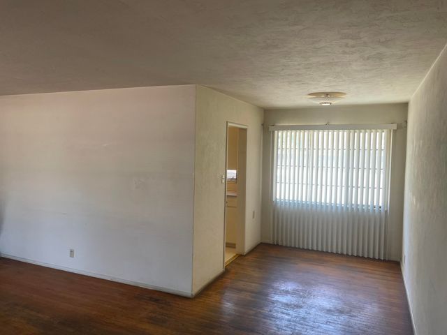 2616 W Iris Avenue, Visalia, CA 93277