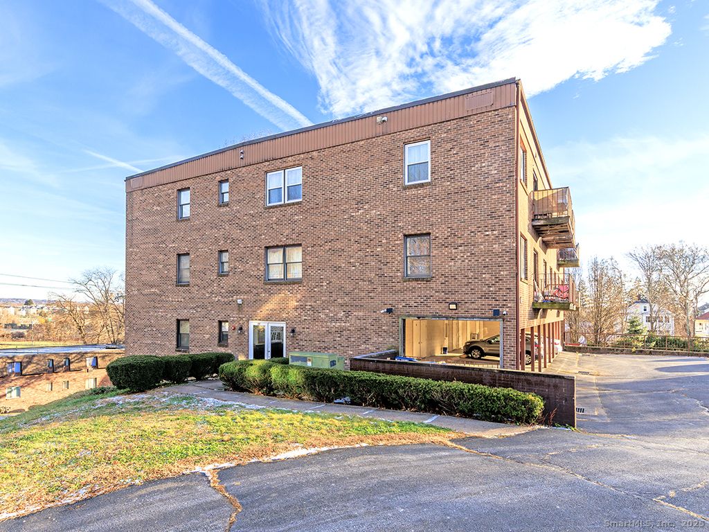 50 Long Street APT 5, New Britain, CT 06051