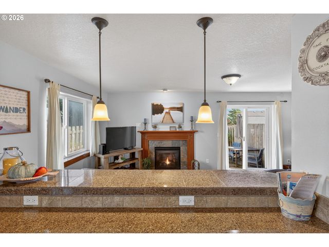 1061 S COLUMBIA St, Seaside, OR 97138